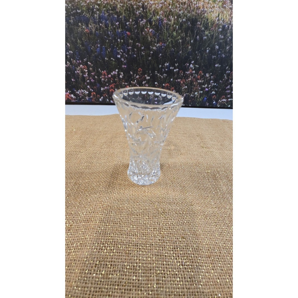 CC-1426.   Crystal glass vase